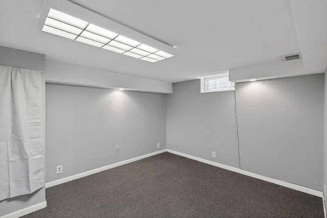 Foto del edificio - 2000 County Road F E