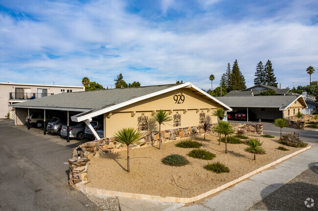 Building Photo - Tamarack Gardens