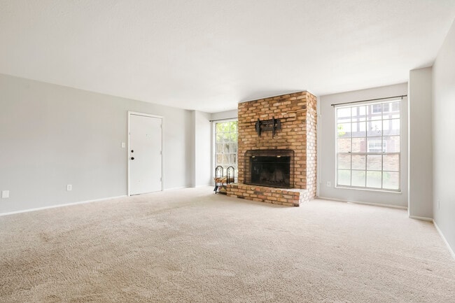 Building Photo - 3855 S Monaco Pky