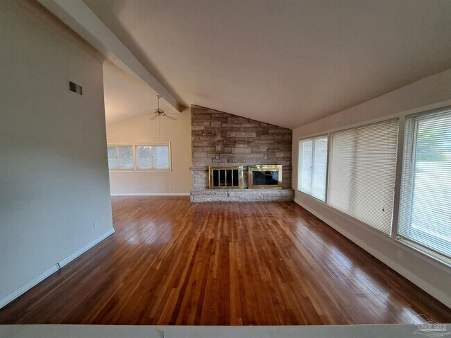 Building Photo - 8598 Meadowbrook Dr