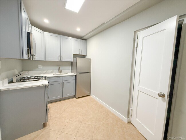 Foto del edificio - 302 E Broadway