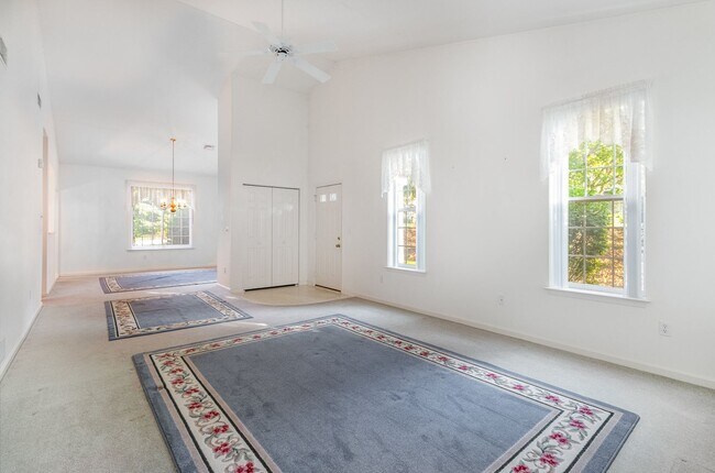 Foto del edificio - 660 Springhouse Ln