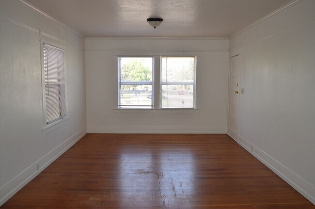 Building Photo - Money Apartment Building - 2