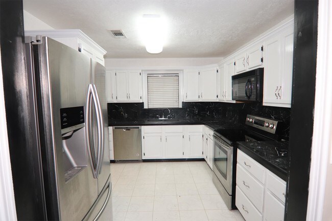 Foto del edificio - 890 Parsons Dr