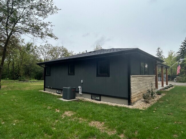 Building Photo - 2400 N Cedar Rd