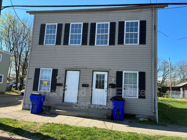 Photo - 829 Maple Ave House