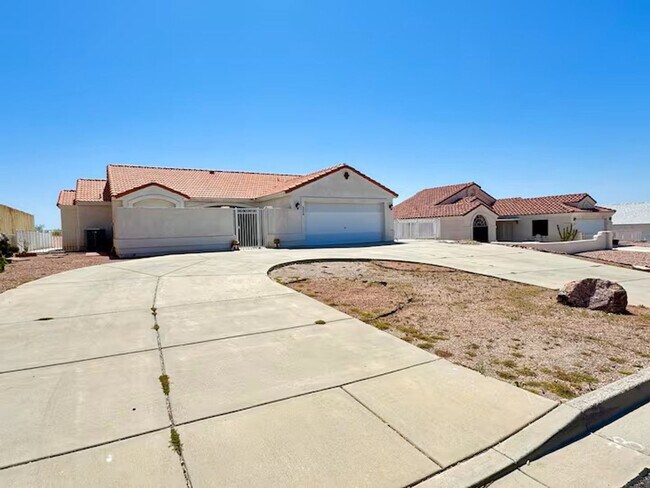 Foto del edificio - 2576 McCormick Blvd