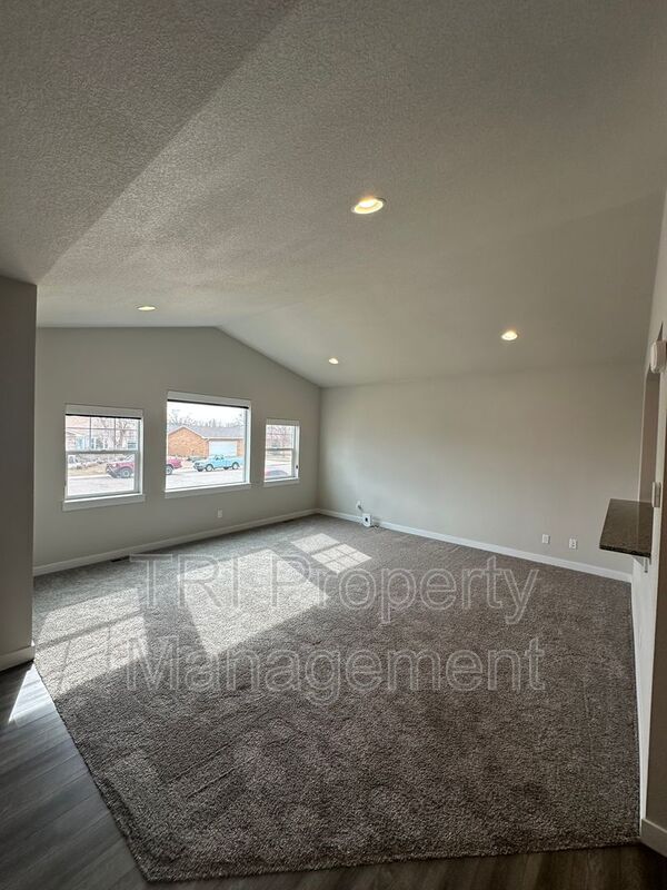 Foto del edificio - 218 E Chestnut St