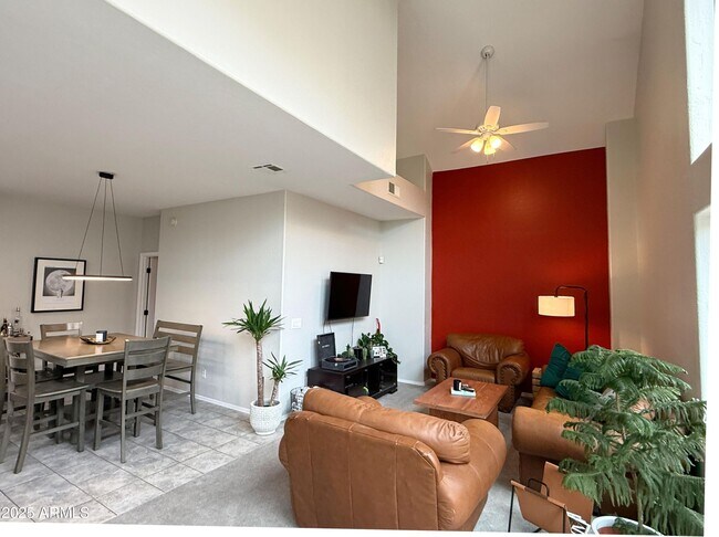 Building Photo - 2027 E University Dr