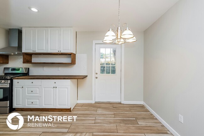 Building Photo - 2141 23rd St SW