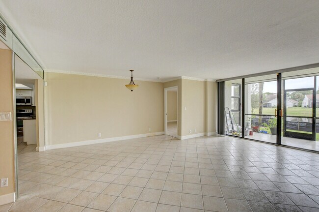 Foto del edificio - 6444 Costa Dr