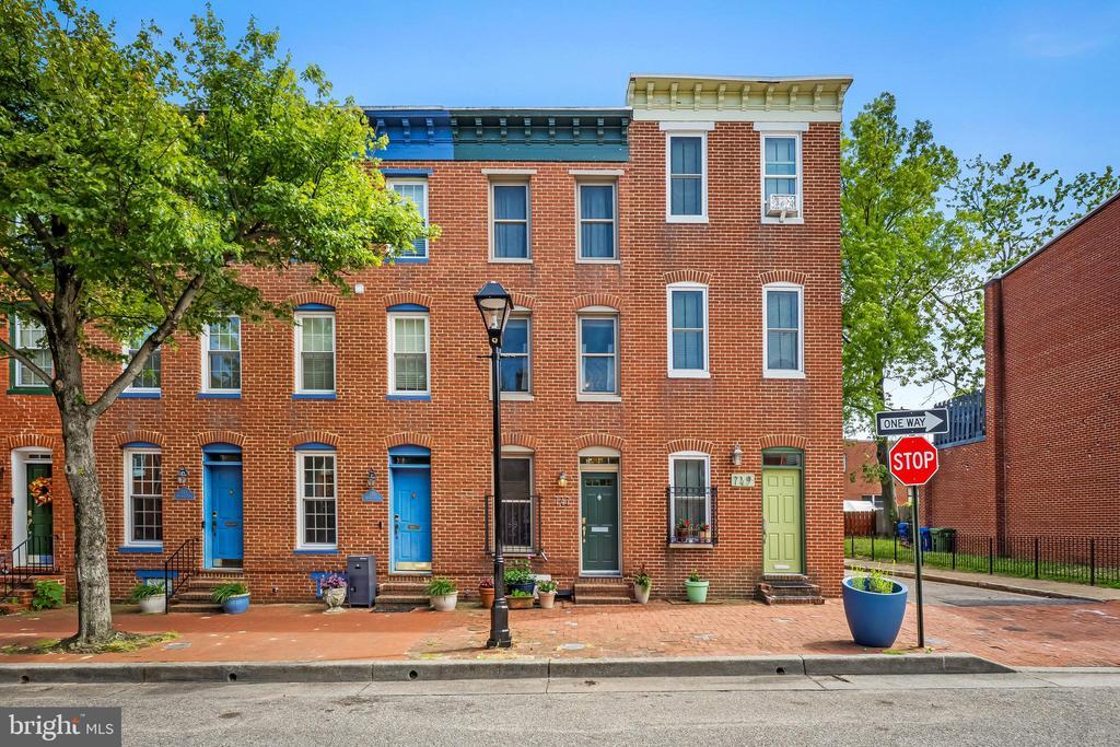 Primary Photo - 747 McHenry St