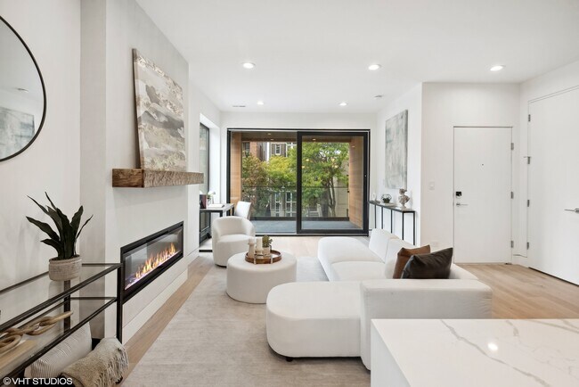 Building Photo - 3035 N Sheffield Ave