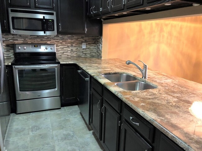 Foto del edificio - 19827 Henderson Rd