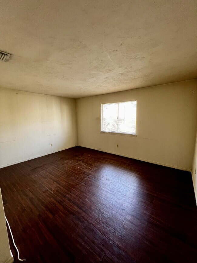Foto del edificio - Spacious 2 Bedroom/1 Bath