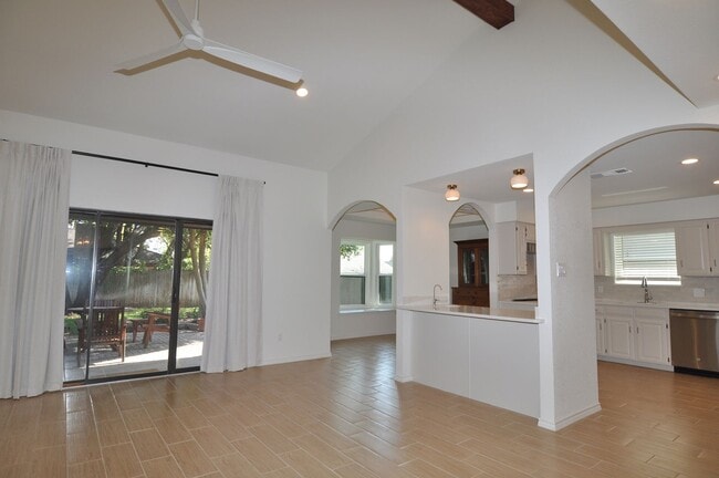 Building Photo - 3 Cimarron Dr