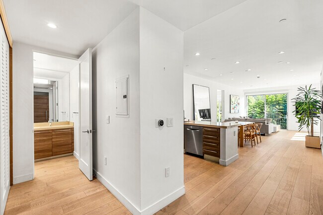 Foto del edificio - 855 N Croft Ave