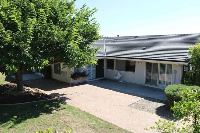 Building Photo - 5550 Calle Miramar