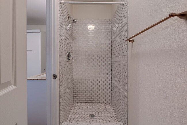 Foto del edificio - Studio with Murphy bed unit 50 yards from ...