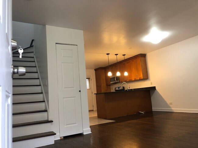 Building Photo - 5401 N Artesian Ave
