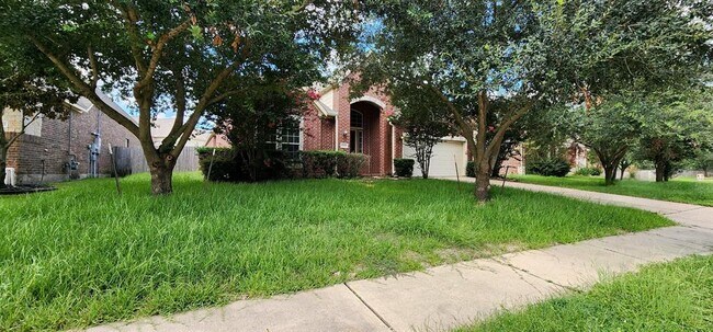 Building Photo - 16303 Lakewood Field Dr