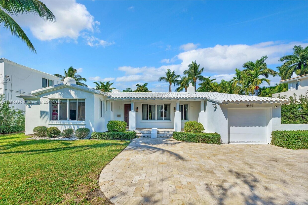 Primary Photo - 4444 Nautilus Dr