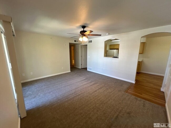Foto del edificio - 6850 Sharlands Ave.