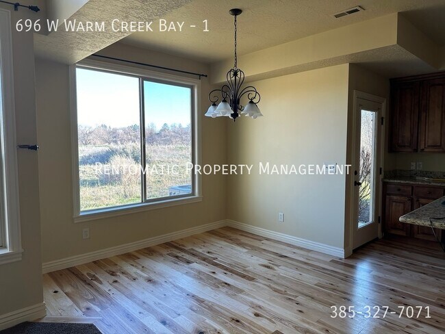 Building Photo - 696 W Warm Creek Bay