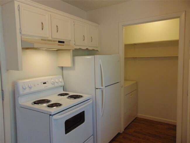 Foto del edificio - 170 Creek Rd