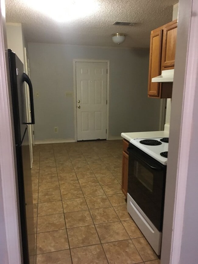 Foto del edificio - 3327 N Detroit Ave