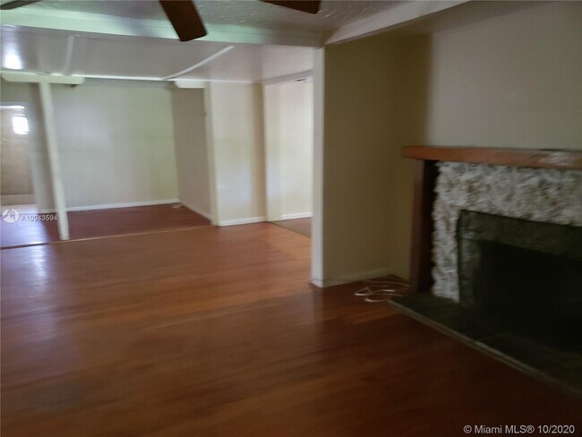Building Photo - 1712 SW 24th St