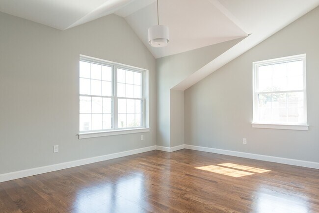 Foto del edificio - 57 Savin Hill Ave