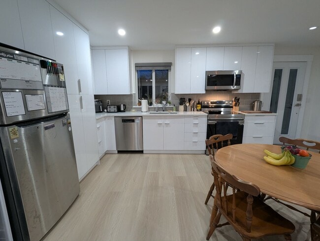 Building Photo - 35676 Ledgeview Dr