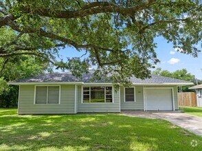 Building Photo - 2112 Hillcrest Dr