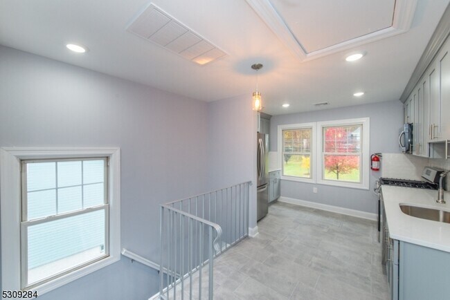 Building Photo - 243 Fairview Ave