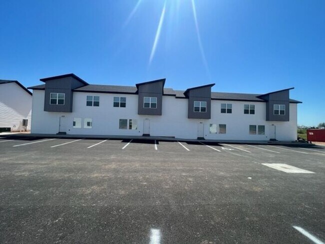 Foto del edificio - Public Avenue Townhomes in Clever!!! Leasi...