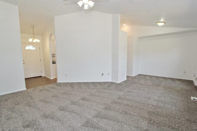 Building Photo - 608 Smith Ct