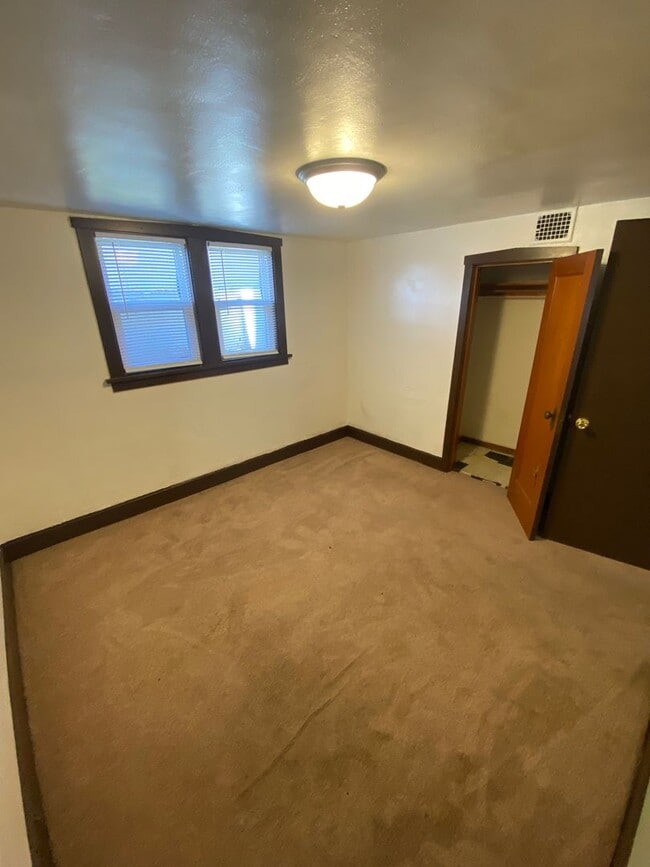 Building Photo - 110 E Rosser Ave