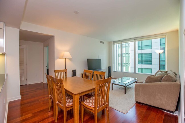 Infinity Gem with Den Condo for Rent in San Francisco