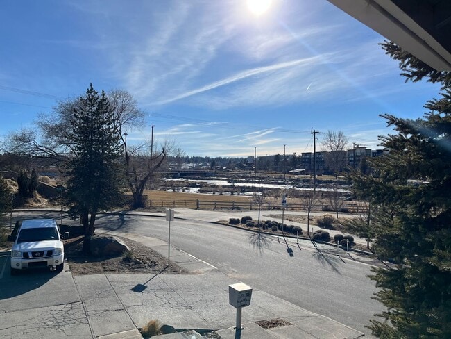 Building Photo - River Run Condos - 1 Bed/1 Bath Near Mille...