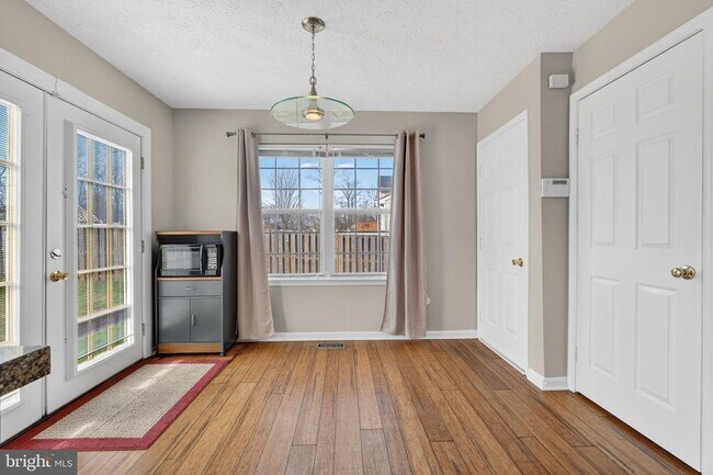 Building Photo - 8813 Francesca Dr