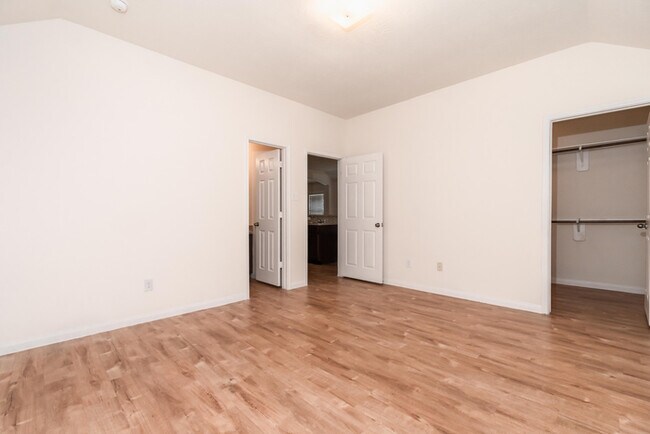 Foto del edificio - 6311 Heffernan St
