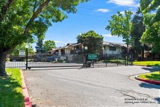 Building Photo - 2400 Horizon Ln