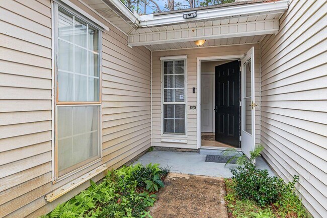 Foto del edificio - 632 Emerald Ln