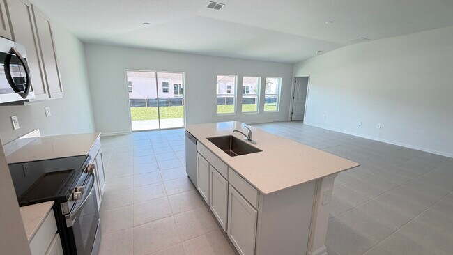 Foto del edificio - 4585 Golden Knight Blvd