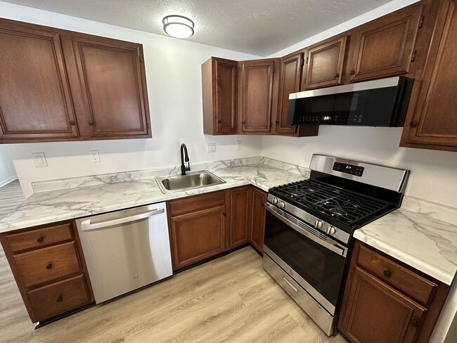 Kitchen - 764 Mill St