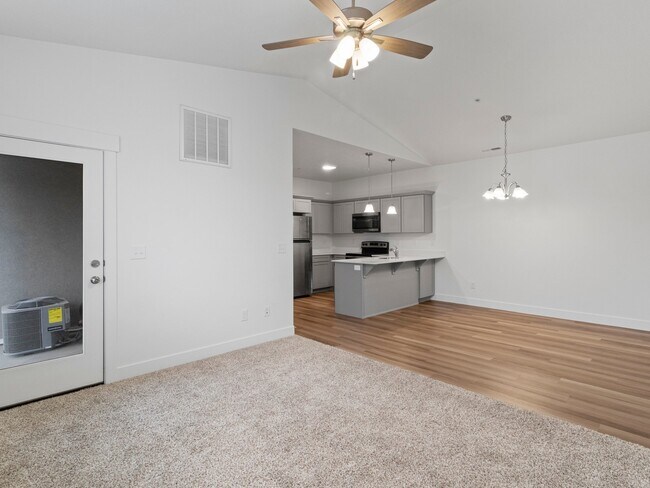 Building Photo - 13537 Commodus Dr
