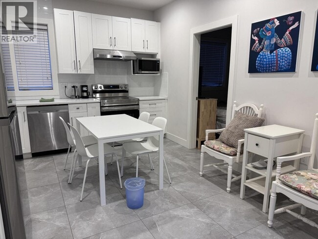 Photo du bâtiment - 78 E 51st Ave