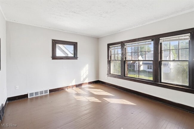 Building Photo - 1524 E 204th St