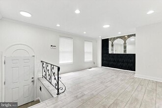Building Photo - 7813 Midis Pl